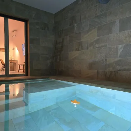 Loft Con Piscina Climatizada De Agua Salada Y Parking En El Centro De Figueres Apartment Figueres (Girona)
