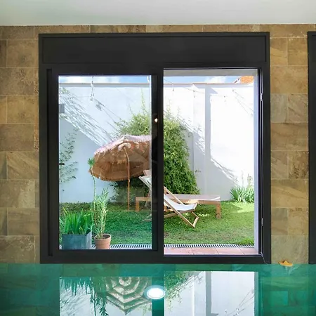 Loft Con Piscina Climatizada De Agua Salada Y Parking En El Centro De Figueres Apartment