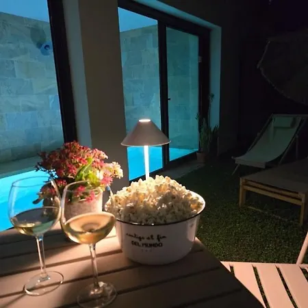 Loft Con Piscina Climatizada De Agua Salada Y Parking En El Centro De Figueres (Girona)