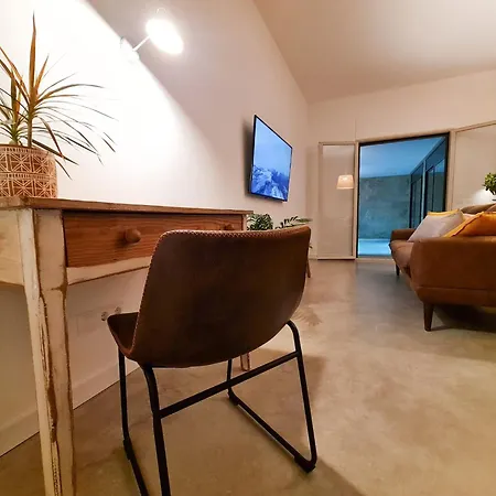 Loft Con Piscina Climatizada De Agua Salada Y Parking En El Centro De Figueres