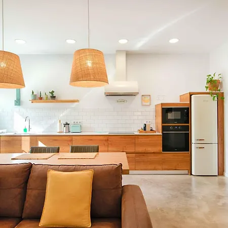 Loft Con Piscina Climatizada De Agua Salada Y Parking En El Centro De Figueres Figueres (Girona)